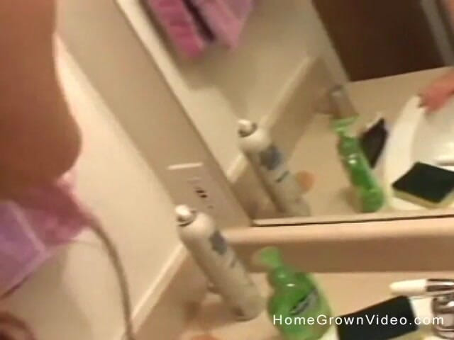 Homegrown Video: Ameara Levay, à peine légale, se fait baiser