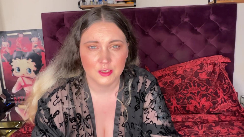 MissFFW: Bayan ffw burnunu gıdıklayıp hapşırmasını sağlamak için q-tips kullanıyor