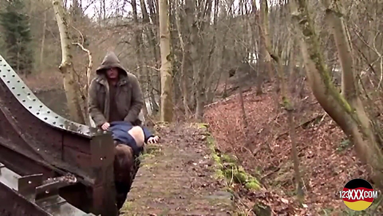 123XXX - Fucked Amateurs in Germany!: O brunetă drăguță nu o deranjează să sugă pula și să...