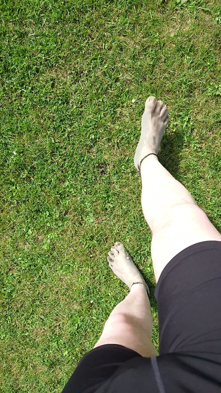 Footfetish: Strandspaziergang Mit Dreckigen Füßen