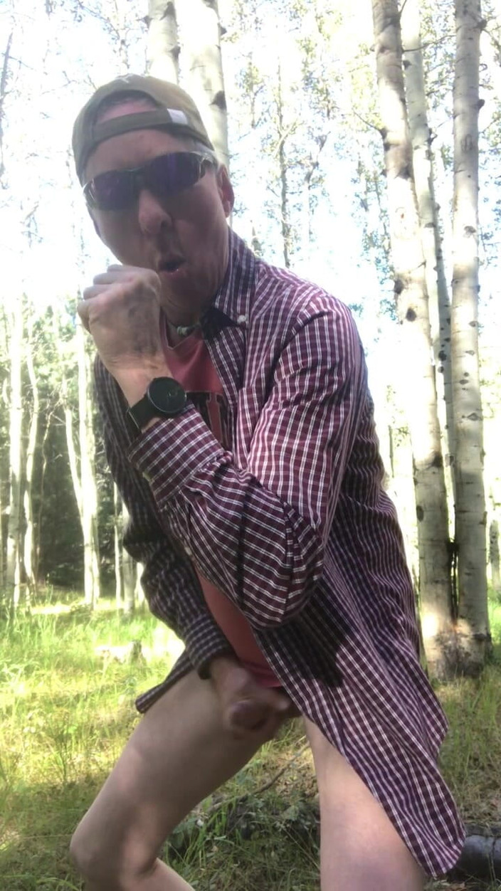 Adam Kaye: Schau zu, wie Adam Kaye im wald wichst und kommt