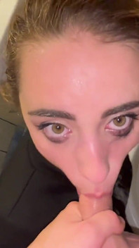 Tuvalet çiş eğlencesi özensiz genç oral seks