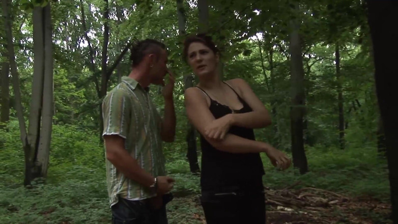 German amateur - 100% German hardcore videos: Esmer kaltak ormanda sikişiyor