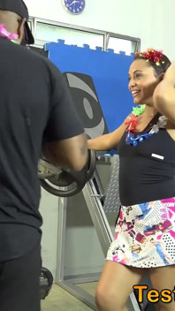 Estudiante caliente follada en el gimnasio