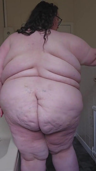SSBBW déesse strip-tease et passerelle