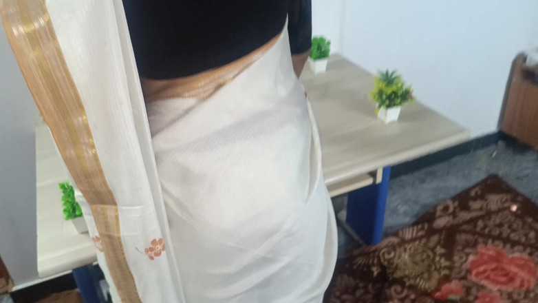 Inba: Gift kvinna kontor romantik med Malayala Saree