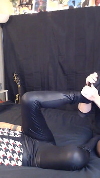 Sentir des messages adorant les pieds en nylon d’Annas