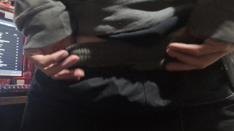 HungBareBackRabbit: Дилдо сосут, мне нужен хуй!!!