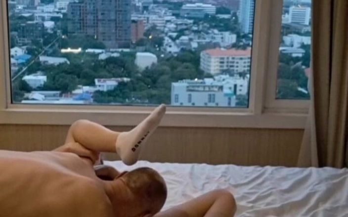 SkinnyWithAHugeDick: sus pequeños agujeros sexy