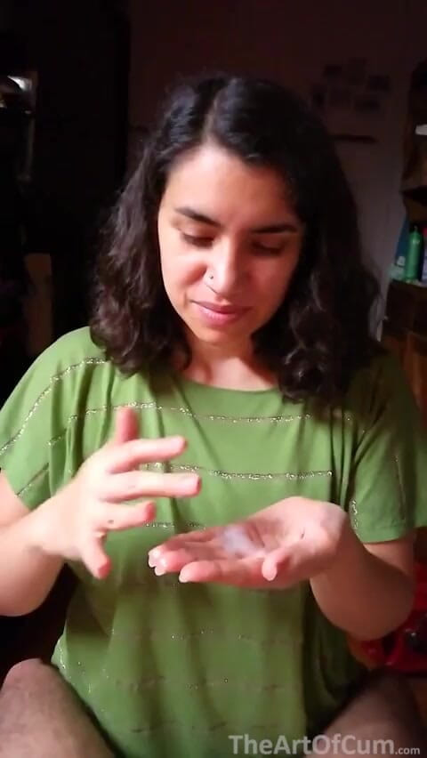 TheArtOfCum: Rapidinha! POV boquete e lambendo porra das mãos