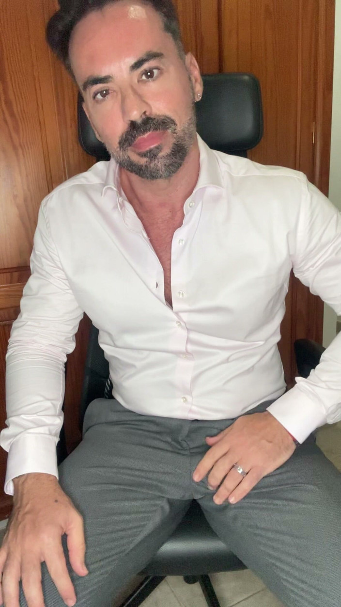 MaelHunter: I Masturbate at Home While Wearing a Suit, Right After...