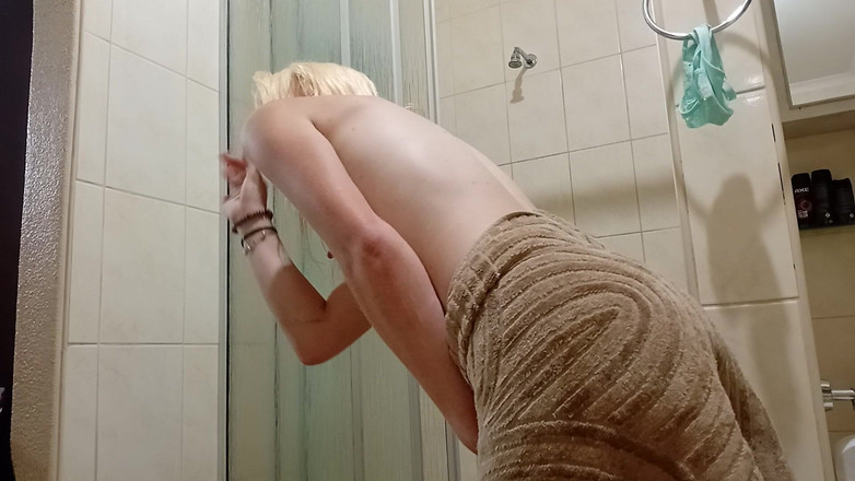 18blondteen: Erkek arkadaşım işteyken eğlenceli bir sikiş videosu çekiyor