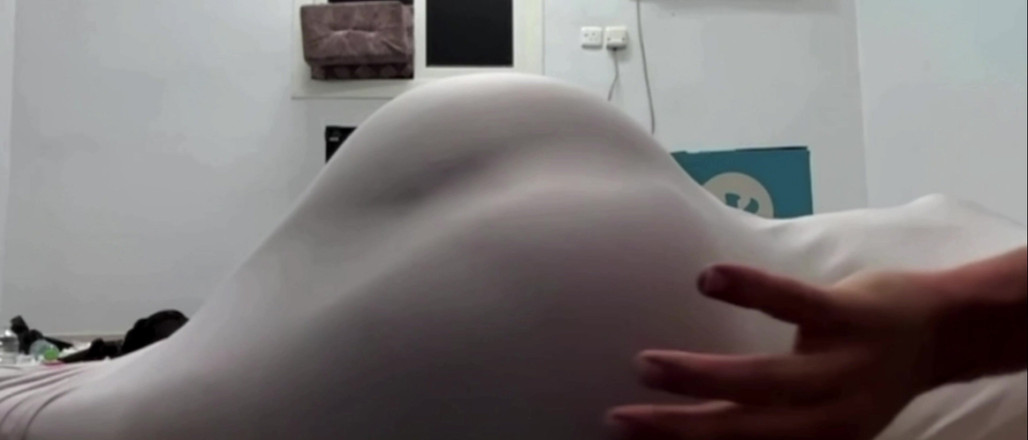 VerticalArgument4: Issa má sexy zadek