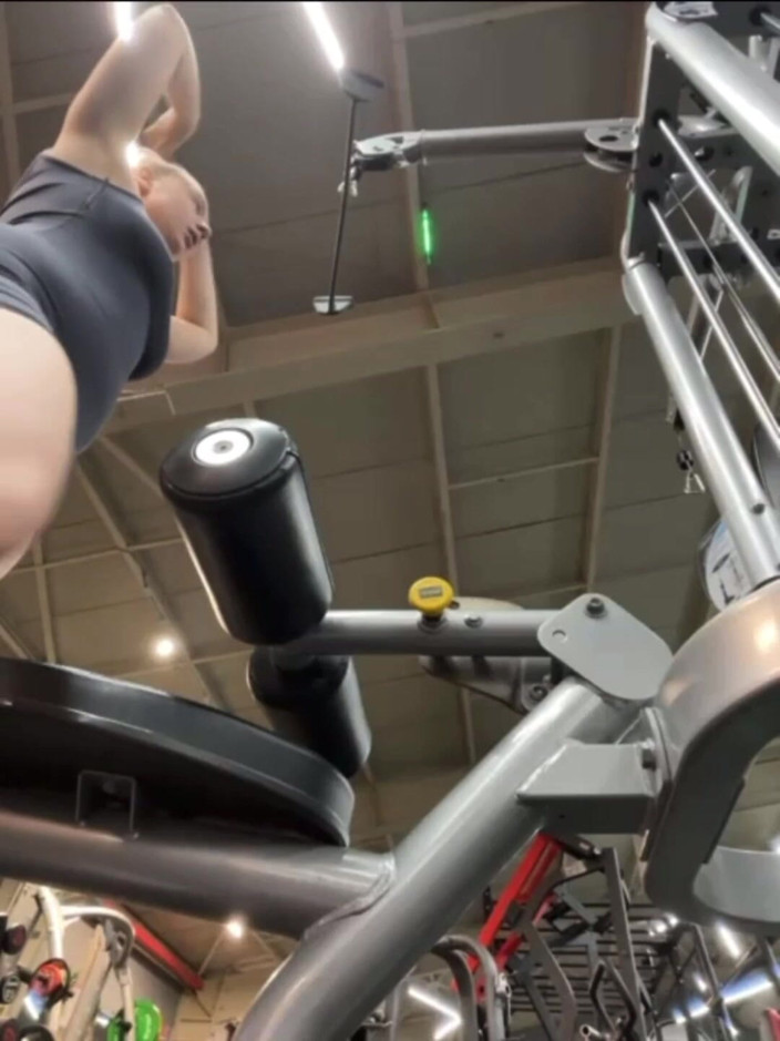 JuiceLussie: Scopata dura in palestra