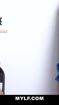 Une MILF aux seins énormes se fait baiser pour avoir volé