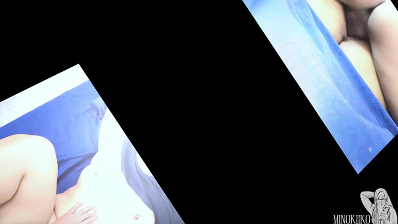 Minokiiko: Ma belle-mère excitée en hijab reste au-dessus, cette MILF se...