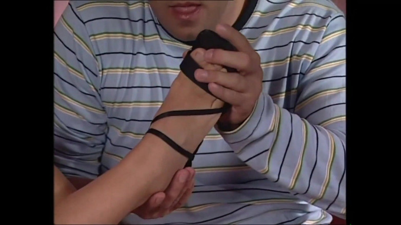 Cinema X: Фантастическая сексуальная милфа-брюнетка движется в трусиках и трахается с огромным винтажным членом, который кончает в ее рот