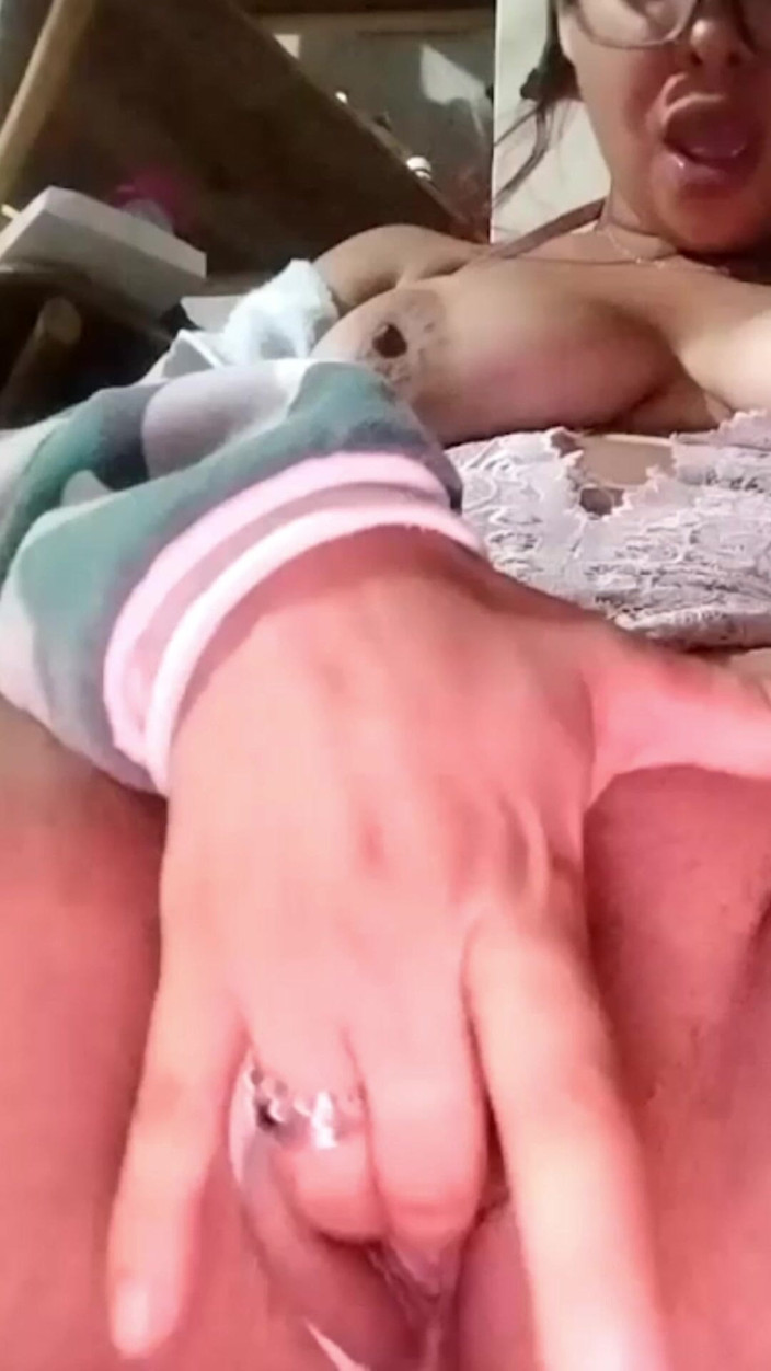 Allyson Dawson: Payudara besar saya mahu disetubuhi oleh gadis zakar anda dengan...