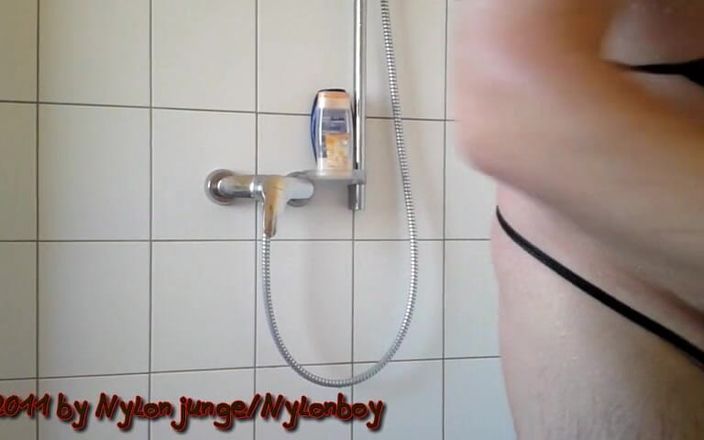 Carmen_Nylonjunge: Tắm trong little black