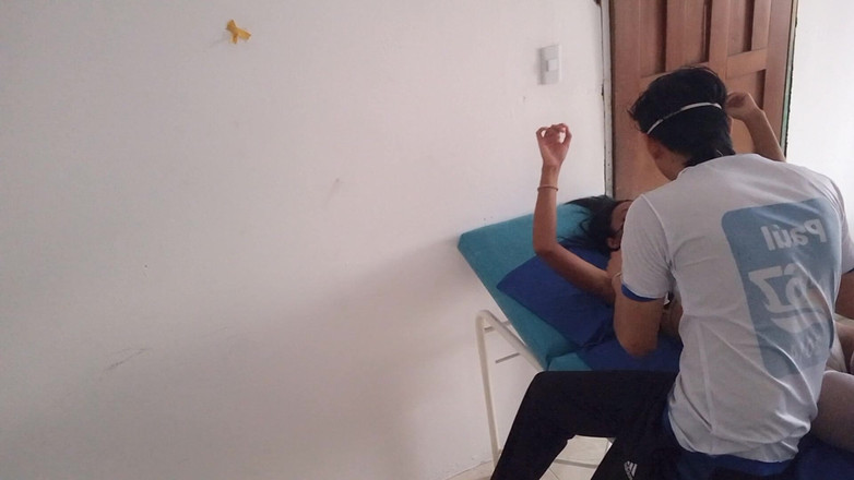 NEGRITA SEXY: マッサージ師は、新しい教会の宗教の牧師を非常に濡らします。