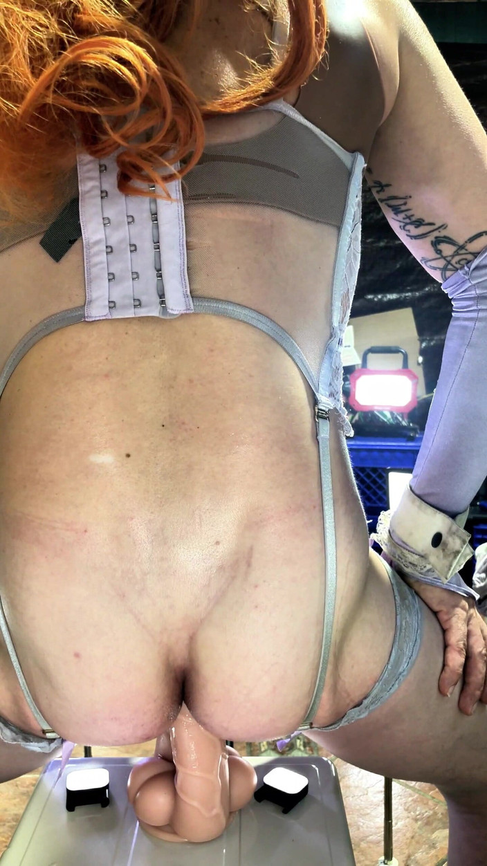 Benito414: TS Shemale Dengan Pantat Cantik Dalam Stoking Pakaian Dalam Menunggang...