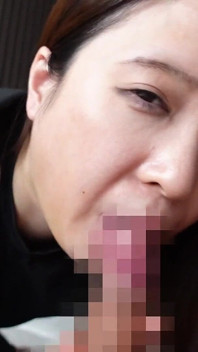 젖은 키스. 그녀는 헌신적인 마무리로 깊숙이 따먹어