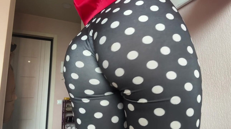 Skinny_lady69: Hypn0 тряска задницей в леггинсах