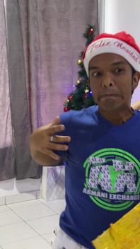 Ich schenke meiner Stiefschwester meinen riesigen Penis als Weihnachtsgeschenk, also nutze die Gelegenheit für einen harten Fick.