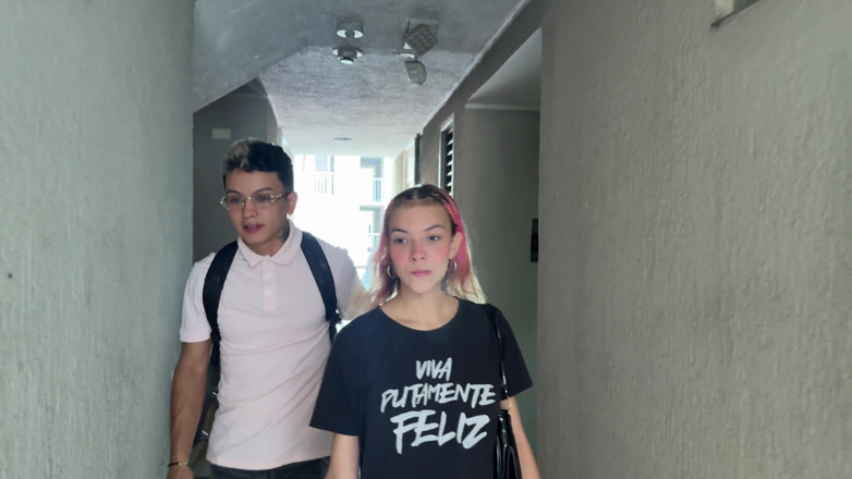 CatalinaPalvin: Ce se poate întâmpla dacă un cuplu de soră vitregă sexy împart...