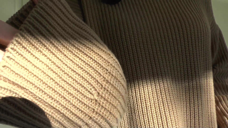 Lady Victoria Valente: Stříkni na můj svetr! Lady Victoria Valente v tlustém roláku