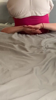 Empress Bella Sadica Opens and Closes Her Long Toes