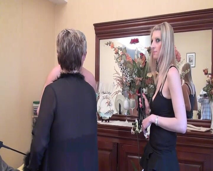 BDSM and co: Dominantní Babička Jámy Tyhle Malé Děvky
