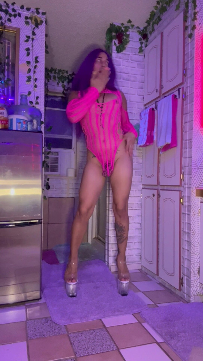 TSJade95: Strawberry Shortcake Dans cu striptease