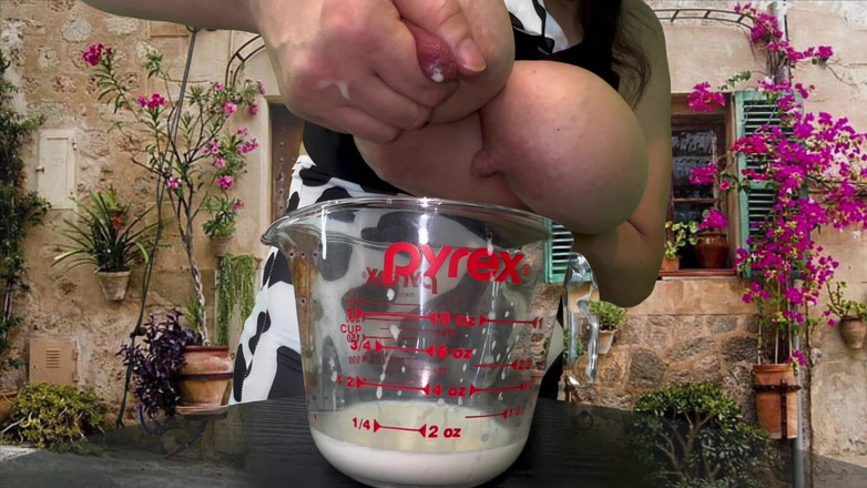 VeeVee Vixen: Hucow Milks e Dildo fode buceta