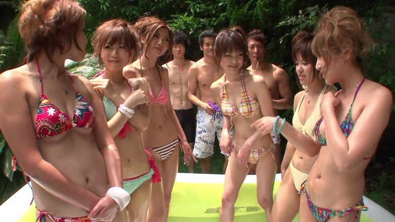 Slamming Asian Orgies: Luta de meninas asiáticas se divertindo lesbo