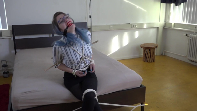Restricting Ropes: Luna Grey - setiausaha disumbat bola