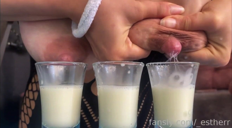 Esther Mommy: Riempio tre occhiali con latte materno fresco dal mio seno...
