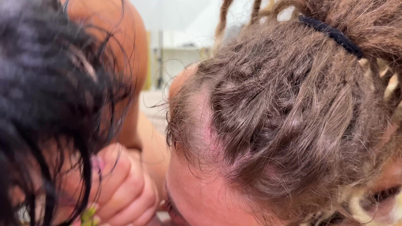 Papi Rodriguez: İki egzotik kadınla harika amatör üçlü - Aaliyah Yasin ve Eva Fay