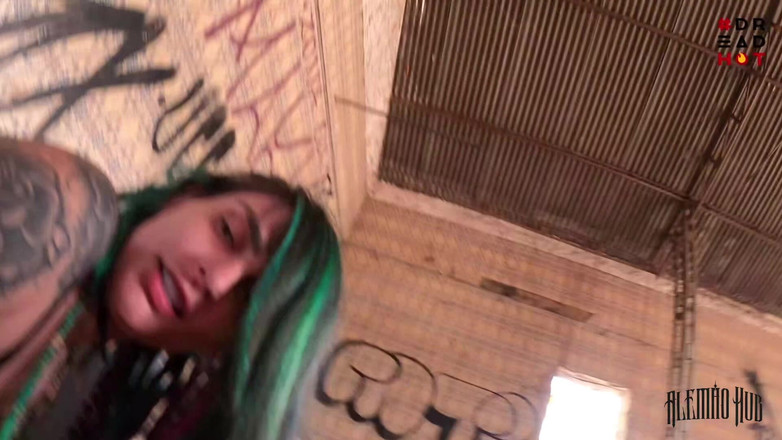 Dread Hot: J’ai Trouvé Un Bâtiment Abandonné Sur La Route Et J’ai...
