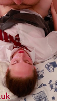 College flicka oskuld första knull
