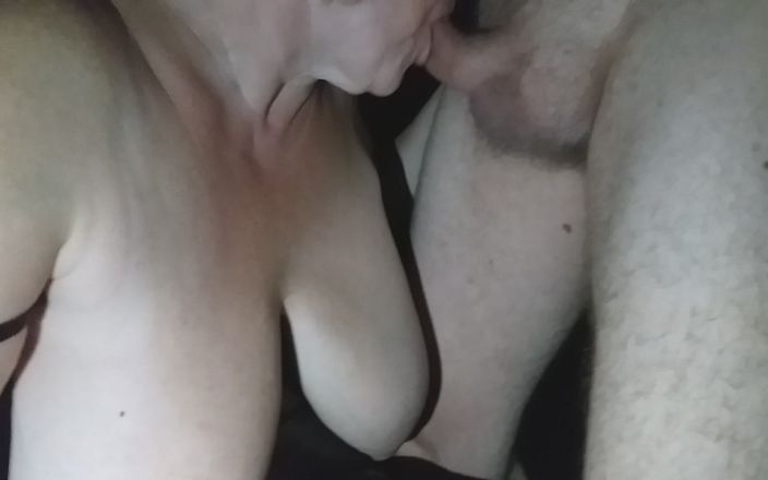 PureVicky66: Cette mamie allemande est de plus en plus excitée et...