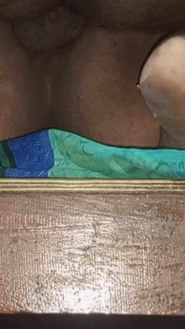 YangZi 69: Meine Schwägerin fühlt sich erst friedlich, wenn sie gefickt wird.