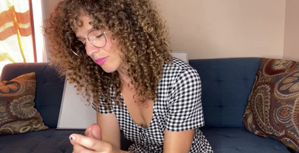 VibeWithMommy: 美丽的犹太老师妈妈解释男孩和女孩之间的区别!