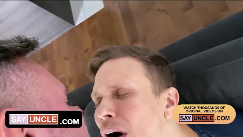 Say Uncle: Les demi-frères coquins Manuel Skye Ethan Chase se déshabillent du...