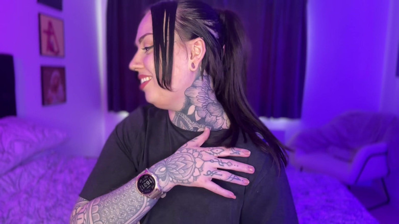 Miss Valentina: Bloccato in castità per un monello