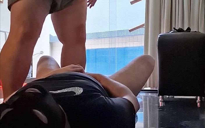 Combat and fetish: Gran jefe dando castigo a su empleado