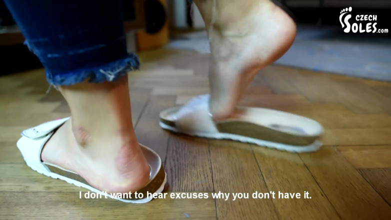 Czech Soles - foot fetish content: Korkové pantofle a bosé pózuje, POV
