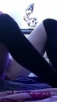 Veronica Dick Slet Masturbeert Voor De Camera Terwijl Vriend Toekijkt
