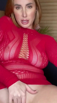 Seus olhos da esposa estão fechados e Paige Turnah brinca com você com sua buceta e depois chupa seu pau para dizer obrigado