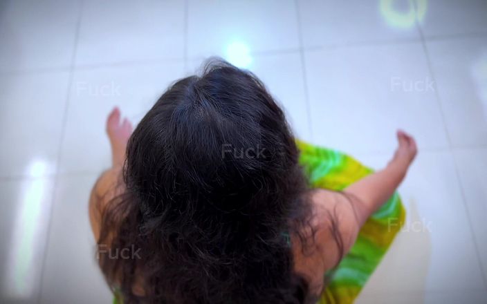 Aria Mia: Kongkek ibu tiri India panas semasa melakukan yoga
